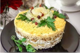 салат дамский каприз с курицей ананасом слоями