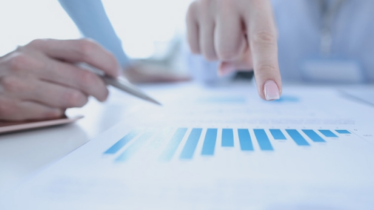 Как большинство людей управляет деньгами