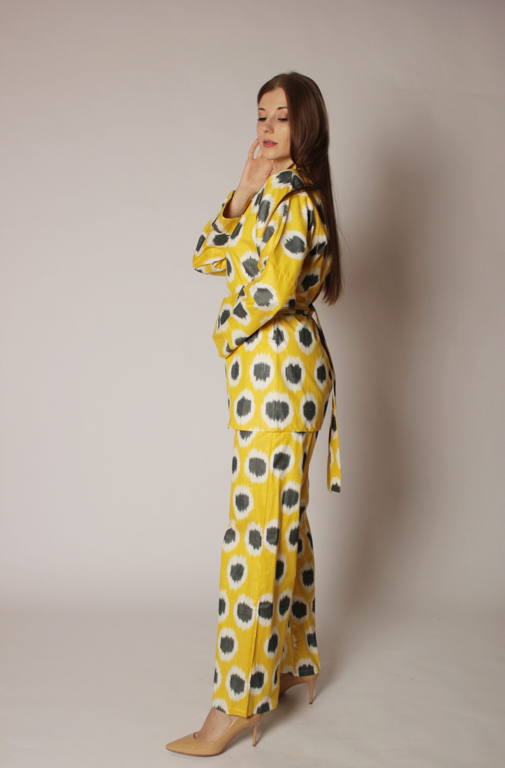 Халат, кимоно, костюм женский. Купить в магазине navigatore. На сайте, озон (ozon), маркете. В москве, спб, по всей россии. Красивый, модный, пляжный, удобный, домашний (home), турецкий, узбесккий, премиум, натуральный, восточный, желтый.