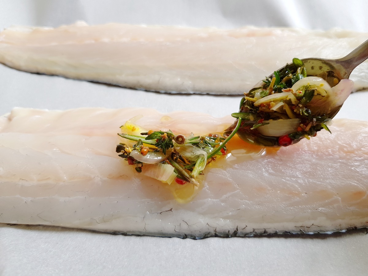 Как приготовить Запеченная рыба в сливочно сырном соусе рецепт пошагово