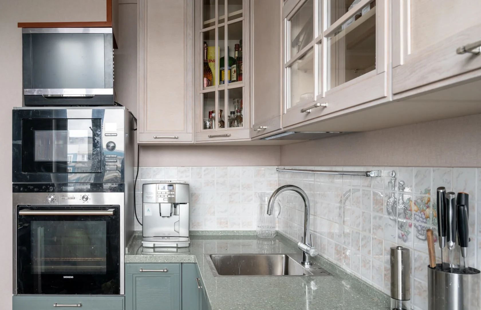 Кухня Шампань угловая в цвете грингрей