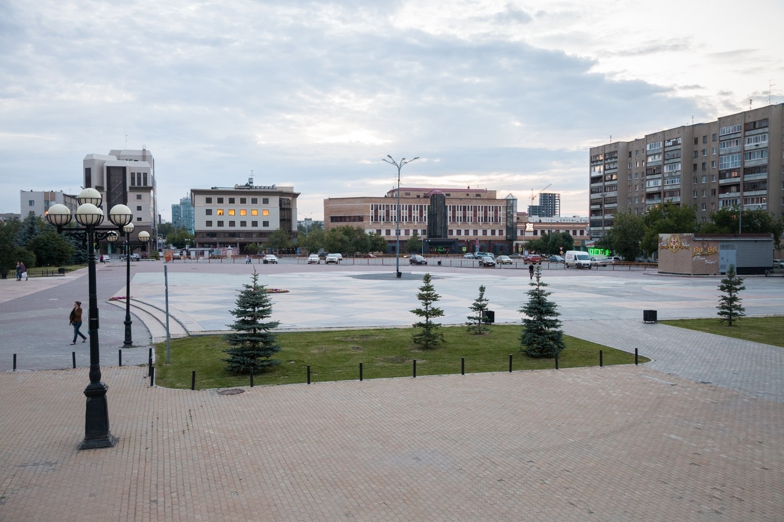 Город тюмень находится. Площадь 400 летия Тюмени. Площадь четырехсотлетия Тюмени. Площадь 400летия Тбмень. 400 Лет Тюмени площадь.