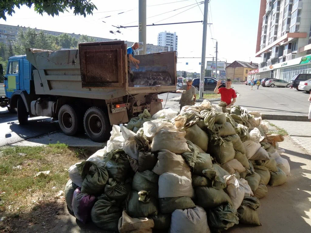 Грузовик для вывоза мусора