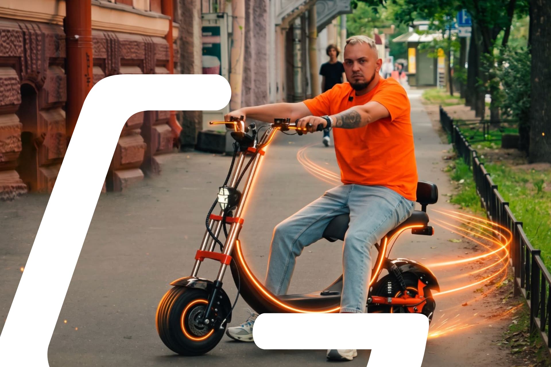 Райдер сидит на электроскутере Kugoo C2 Pro