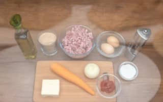 Приготовление мясного хлеба из куриного фарша в духовке: шаг 1