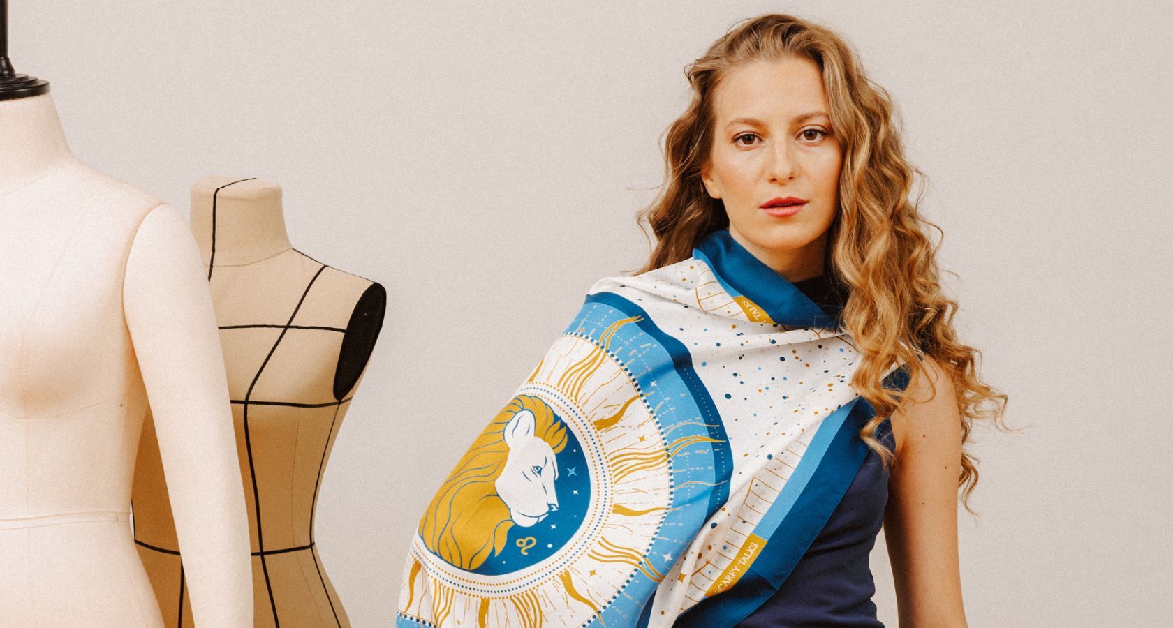 Универсалният чар на копринения шал - от вечна класика до модерен акцент