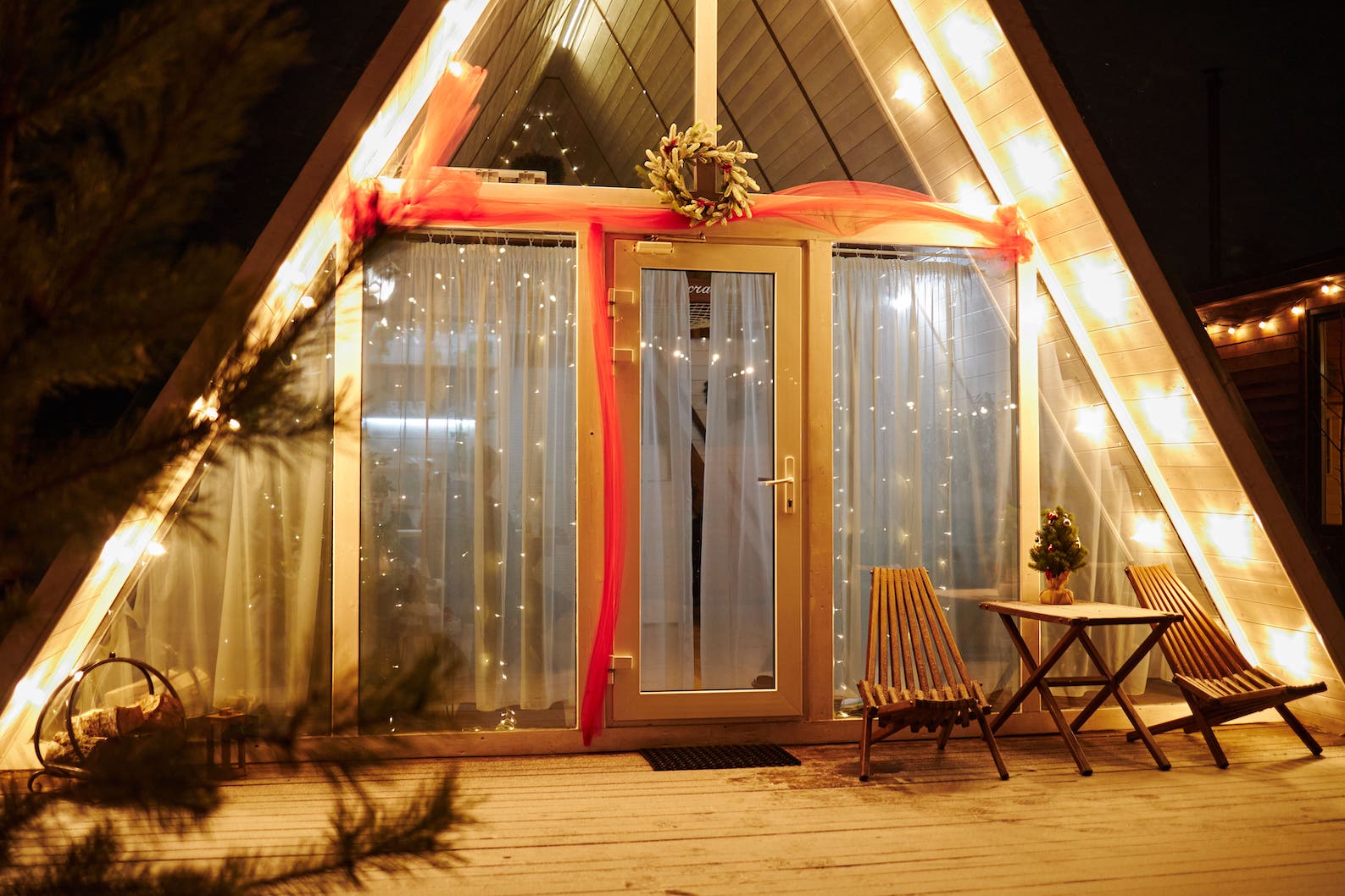 Закрытая территория глэмпинга A-frame Happy - безопасный отдых в Подмосковье