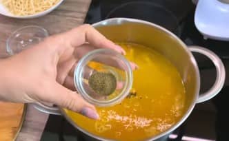 Приготовление супа из свежих опят с картофелем: шаг 5