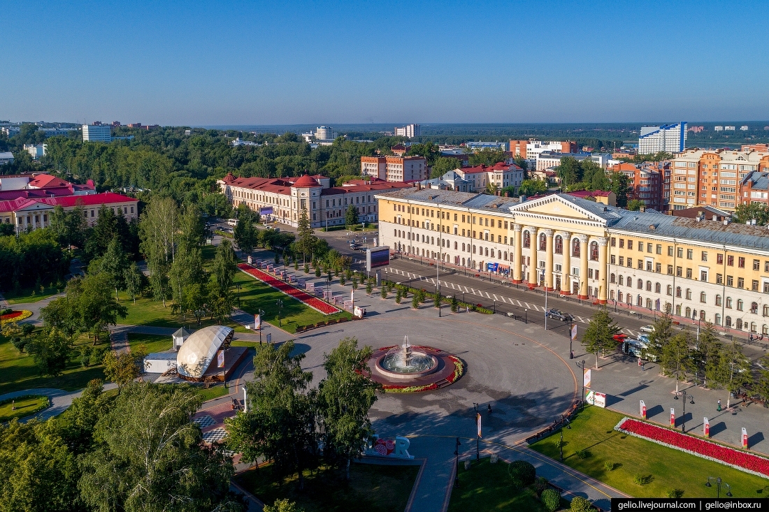 Сходить томске. Томск новособранная площадь. Томск Ново-Соборная площадь. Новособорная площадь Томск летом. Новая площадь Новособорная в Томске.