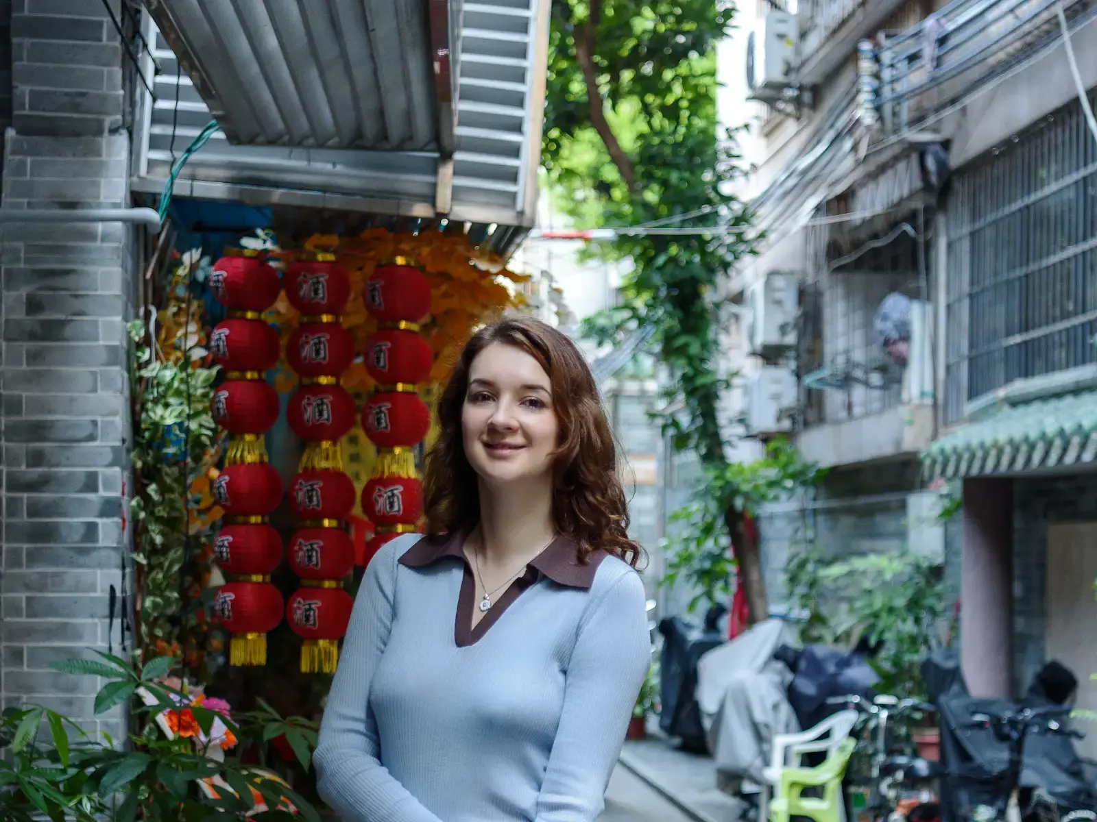 Улица с китайскими фонарями
