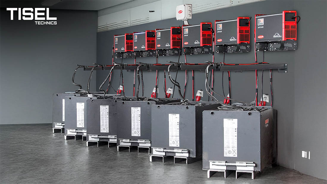 Требования к помещению для зарядки аккумуляторов. При больших объемах зарядных работ зарядка аккумуляторных батарей требует соблюдения определенных условий, мер предосторожности и норм безопасности