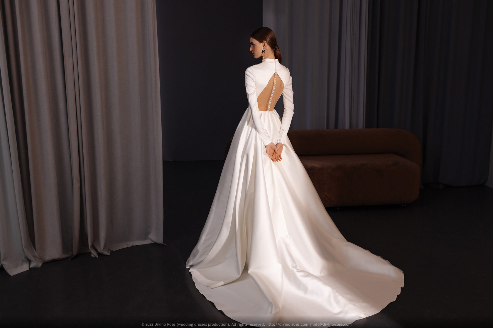 Атласное Закрытое Свадебное Платье фото 14