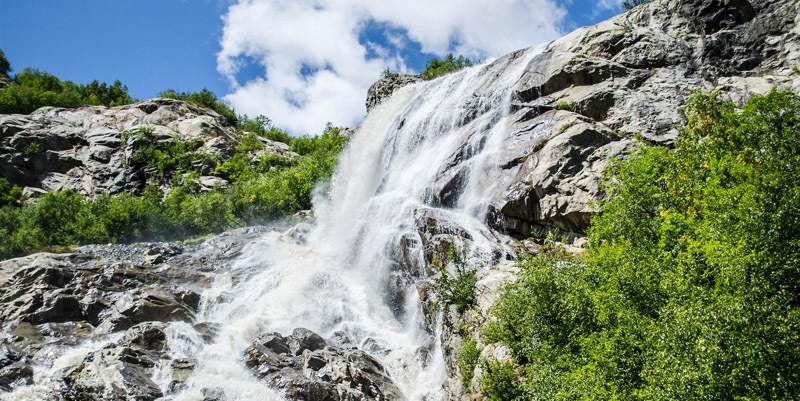 Алибекский водопад домбай фото