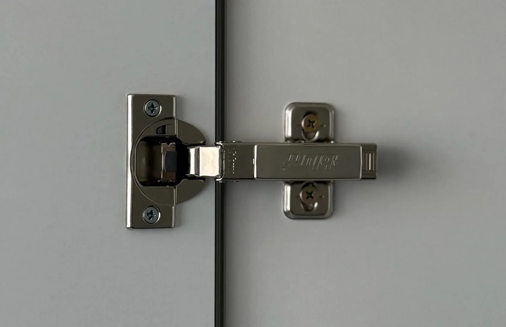 Распашной шкаф из ЛДСП Egger и МДФ с подсветкой фото 11