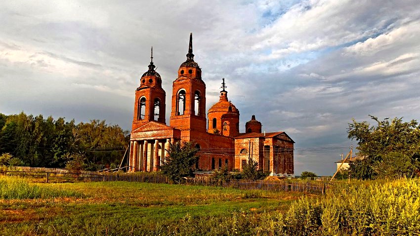 Храм Воскресения Христова в селе Гагарино