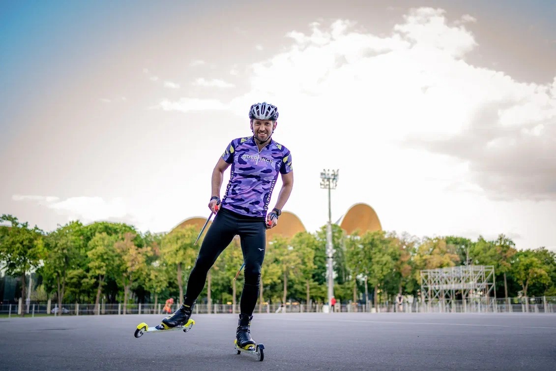 Лыжники тренируются вы тренируйтесь лыжники