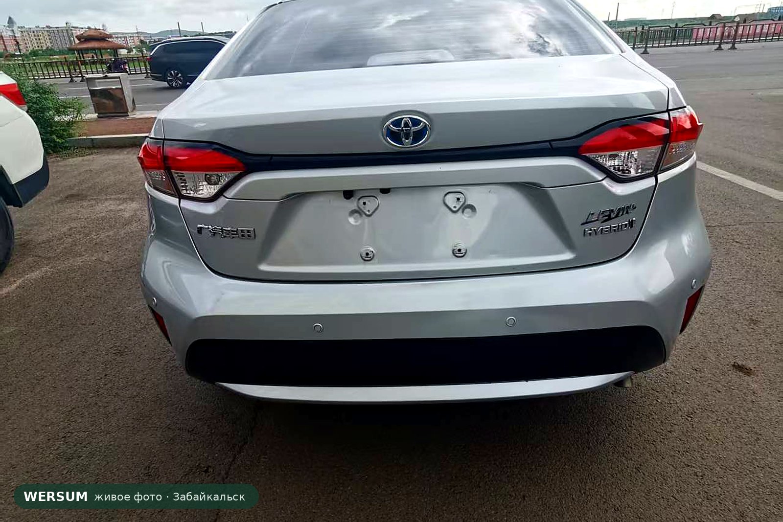 Toyota Levin, гибрид: надпись HYBRID