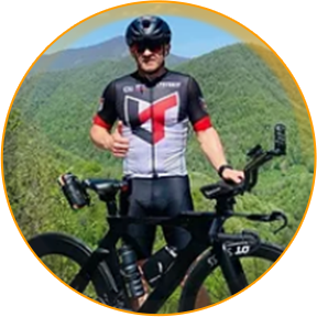 Опытный спортсмен / триатлет триатлет использует продукцию Customizer Bike