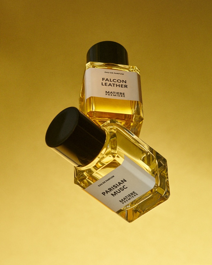 Флаконы духов на жёлтом фоне, реклама Place Parfume