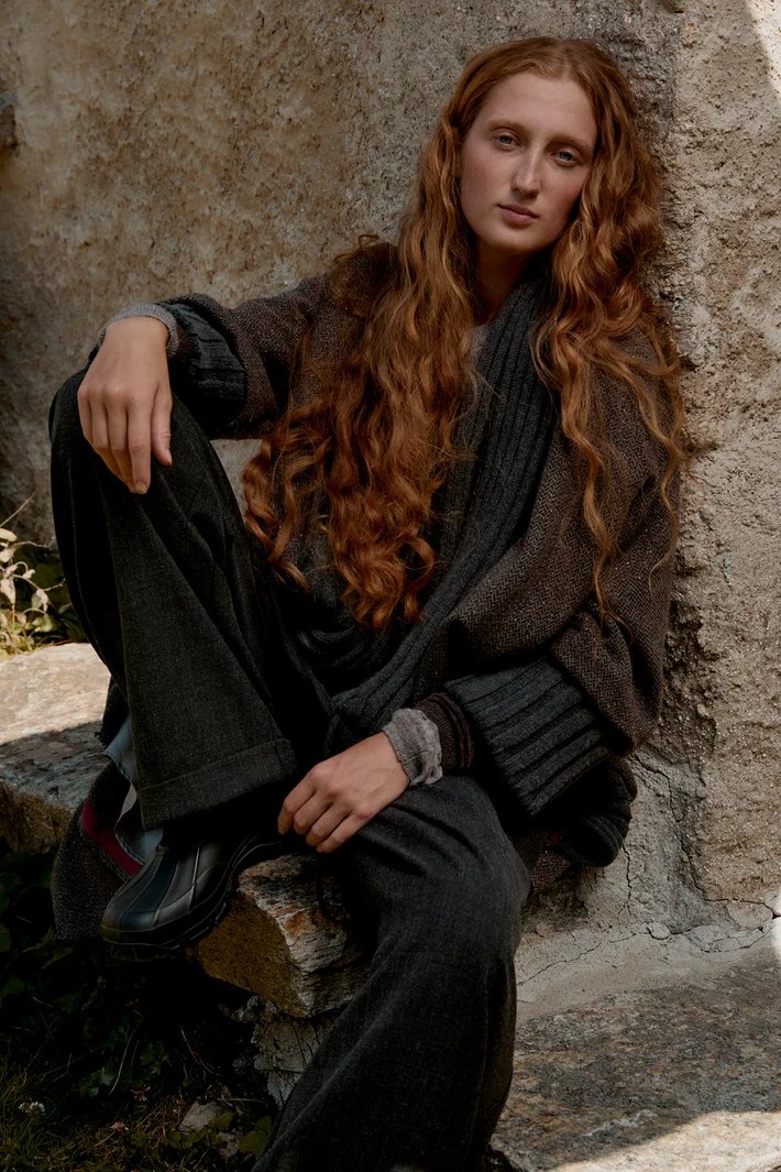Alessia Santi: maglieria spigata e pantaloni ampi in lana