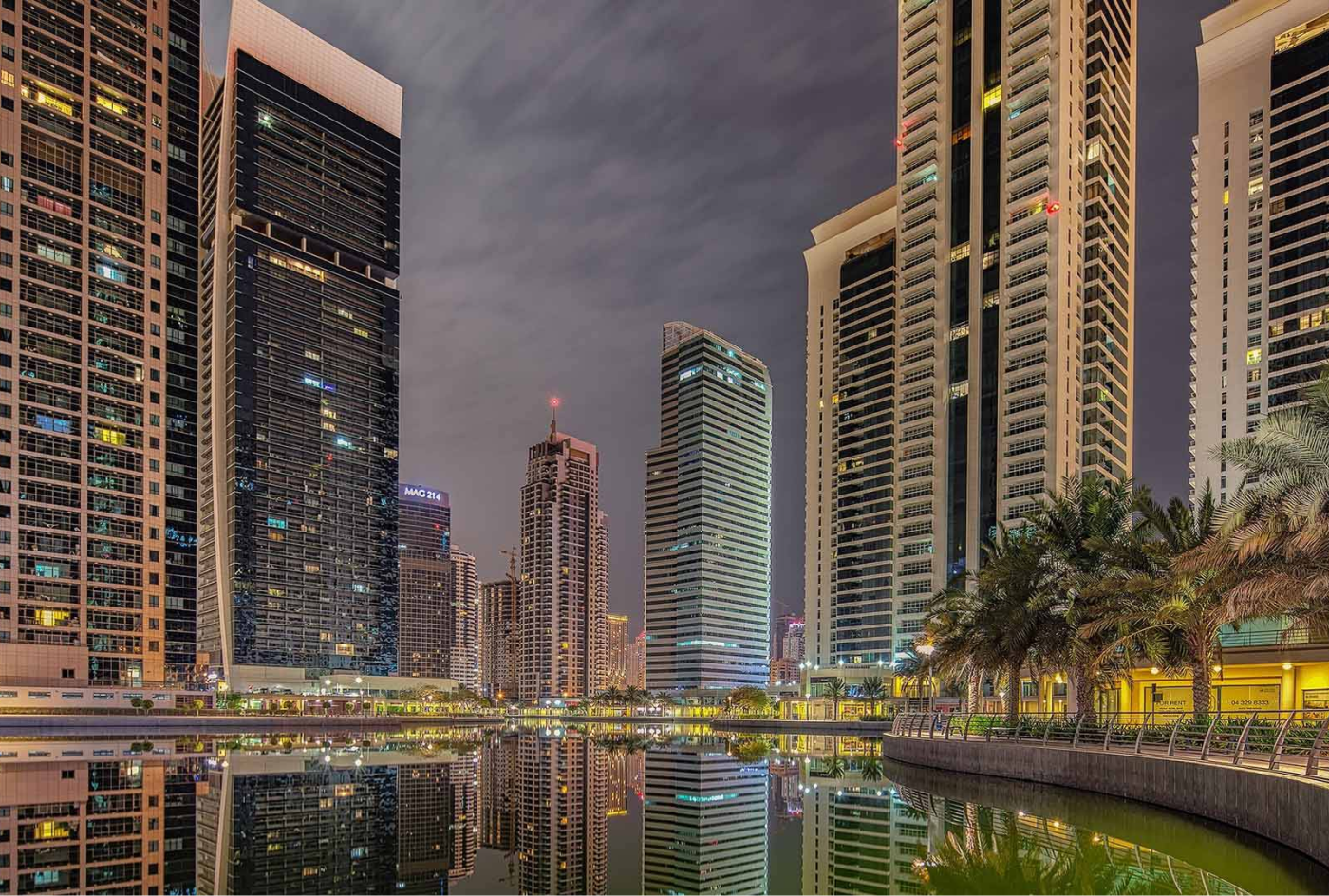 Jumeirah towers. Дубай Lake Towers. Променад Джумейра Лейк Тауэрс. JLT Дубай. Дубай Марина Лейк Тауэрс.