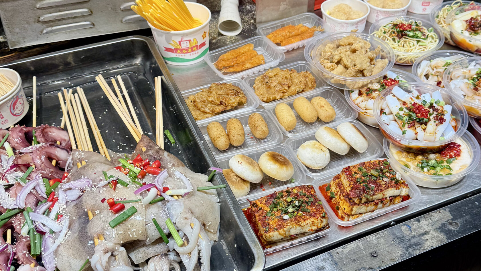 Сычуаньский стритфуд на Широких и Узких улицах