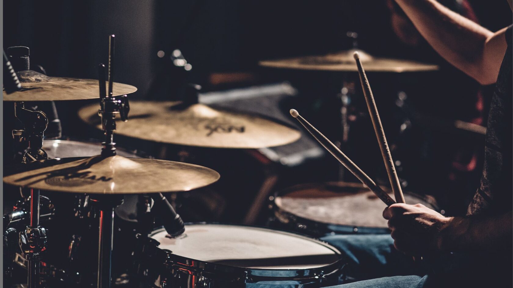 Игра на барабанах