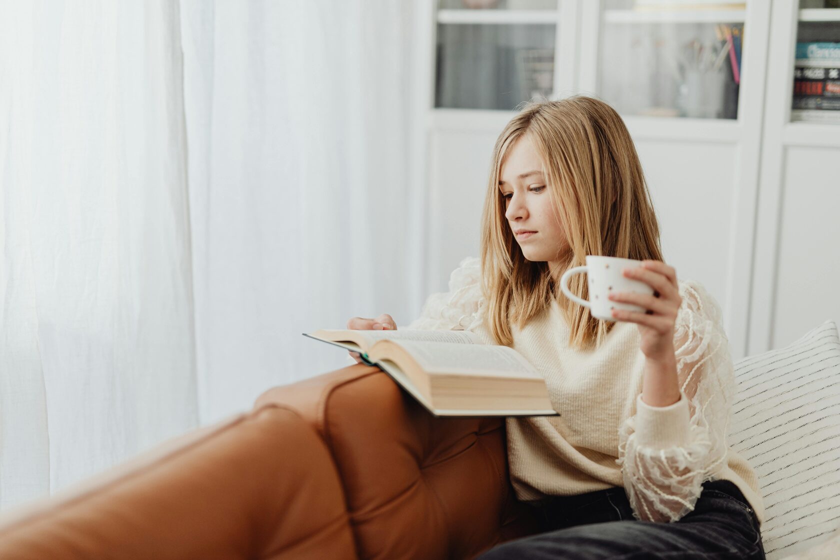 книга «Бегущая с волками», книга Клариссы Пинкола Эстес, анализ женской психологии на сказках и мифах