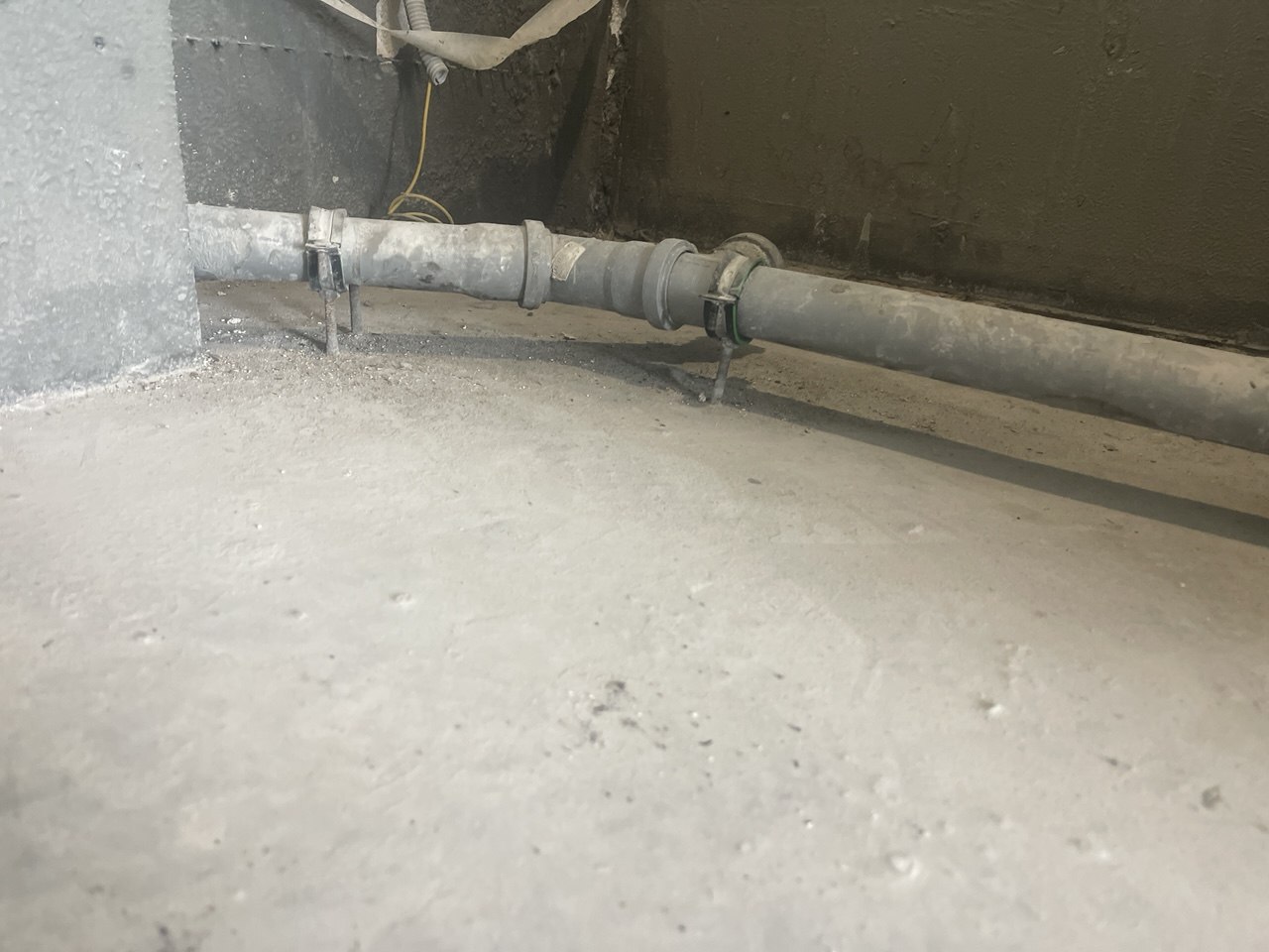 Контр-уклон канализационной трубы