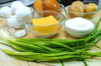 Приготовление салата «Невеста» с копчёной курицей и плавленным сыром: шаг 1