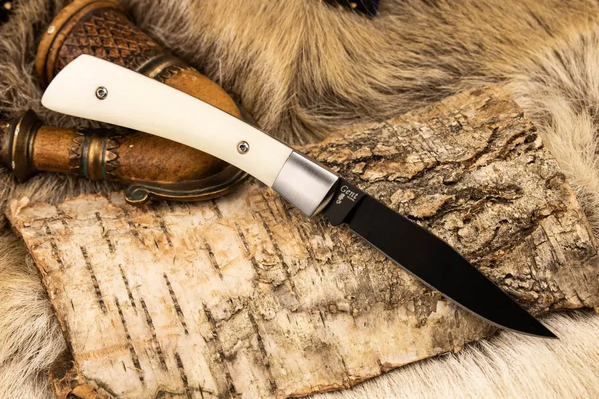 Gent D2 · Bone · Black Titanium