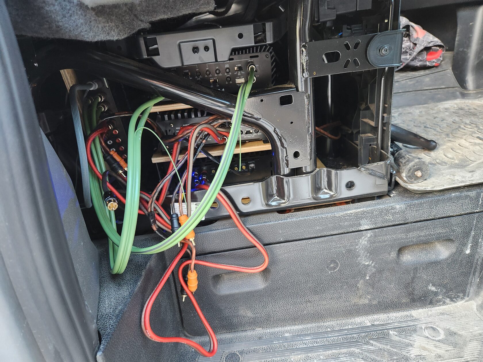 ford transit установка усилителей