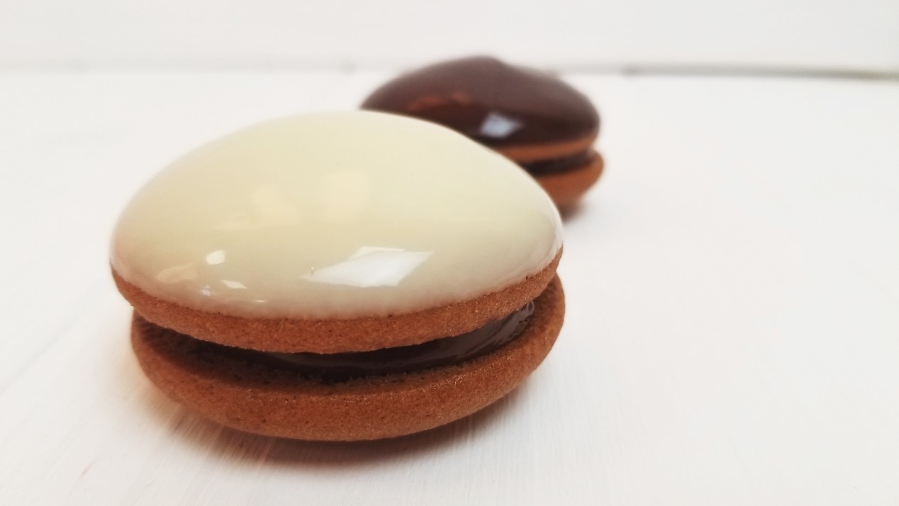 Мягкое карамельное печенье с прослойкой «Вупи пай» (Whoopie pie) на смеси  «Миранда Карамель»