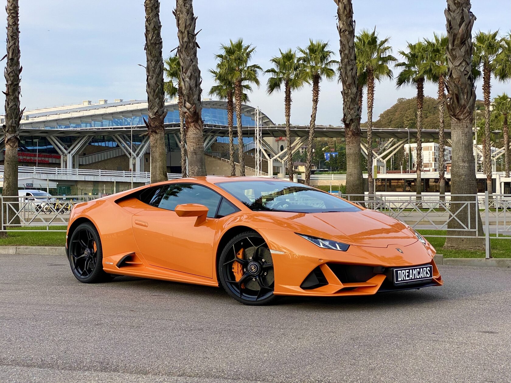 Аренда Lamborghini Huracan EVO в Сочи, прокат Ламборгини Хуракан Эво  (Ламборджини Уракан Эво) c водителем и без - Moscow Dream Cars