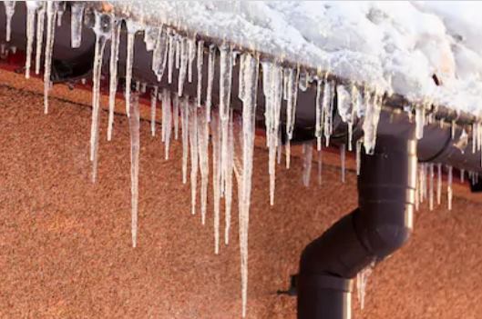 Очистка от снега водостоков карнизов, заказать услугу | КРЫШОВ