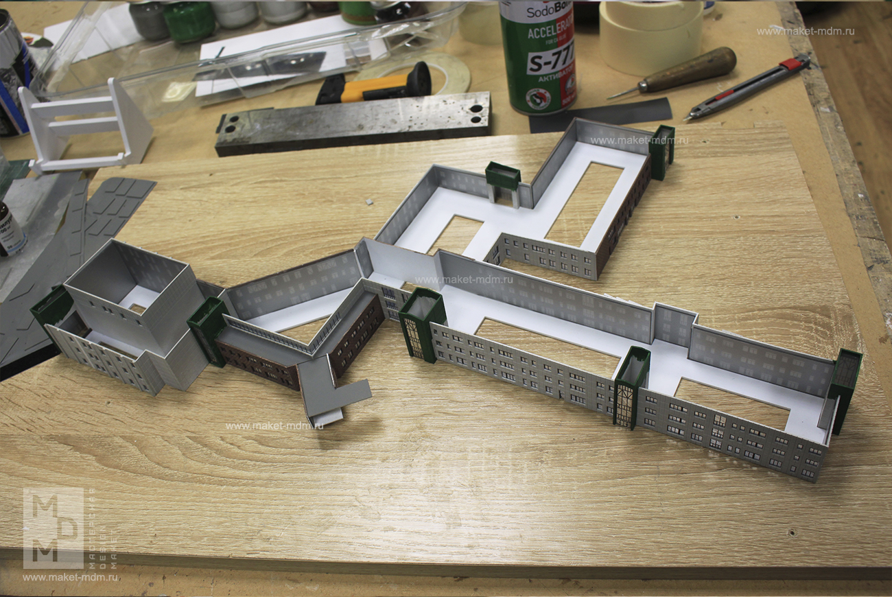 сборка здания школы