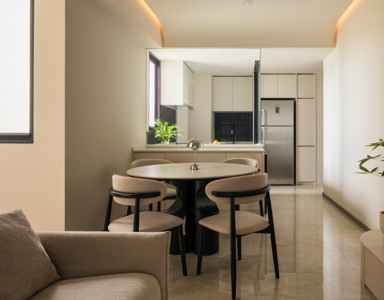 стол обеденный из кварцевого агломерата