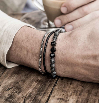 Мужские браслеты из бусин: чёрные и другие цвета