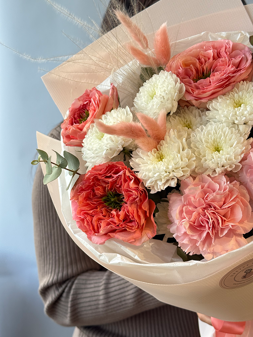 Нежный букет с розами Мандарин с доставкой по Краснодару