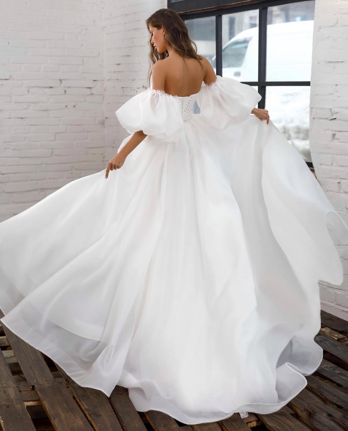 Свадебное платье с объемными рукавами