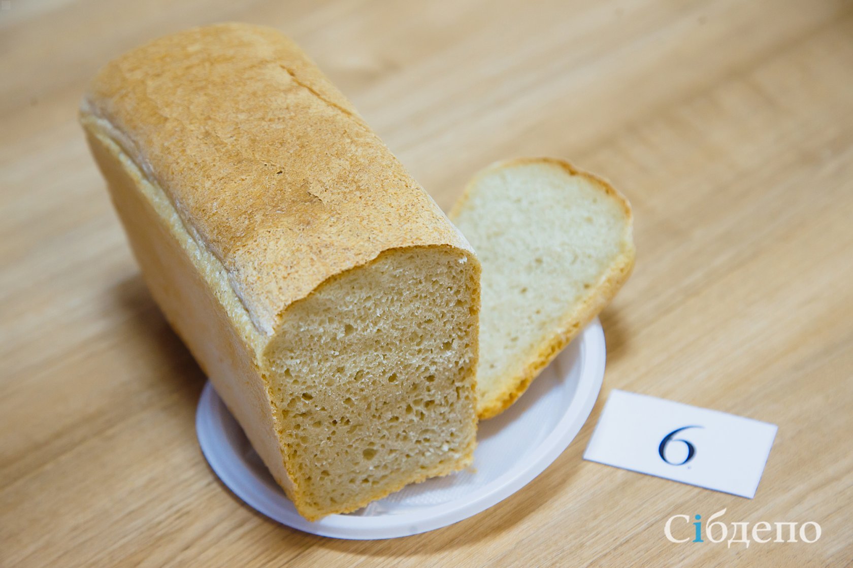 Что внутри хлеба. Крошливость хлеба. Непромес хлеба. Хлеб внутри белый. Сырой хлеб.