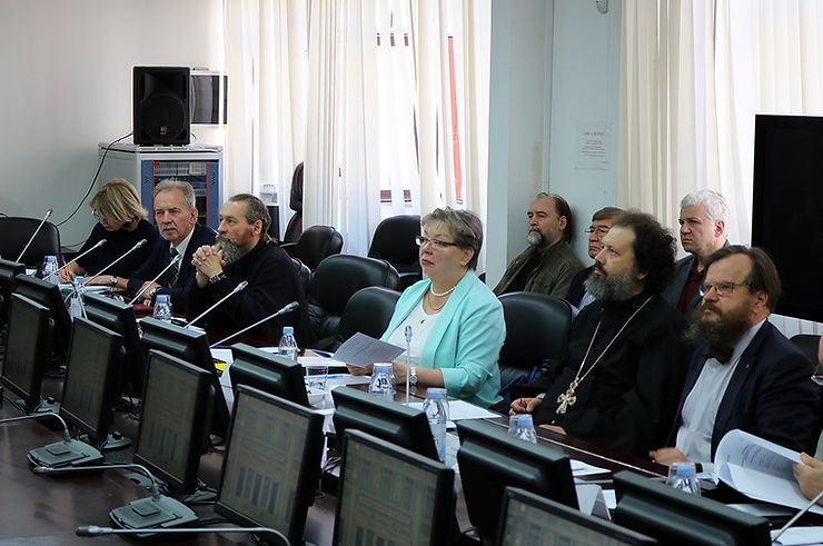 ПЕРЕЧИСЛИТЬ ФАМИЛИИ