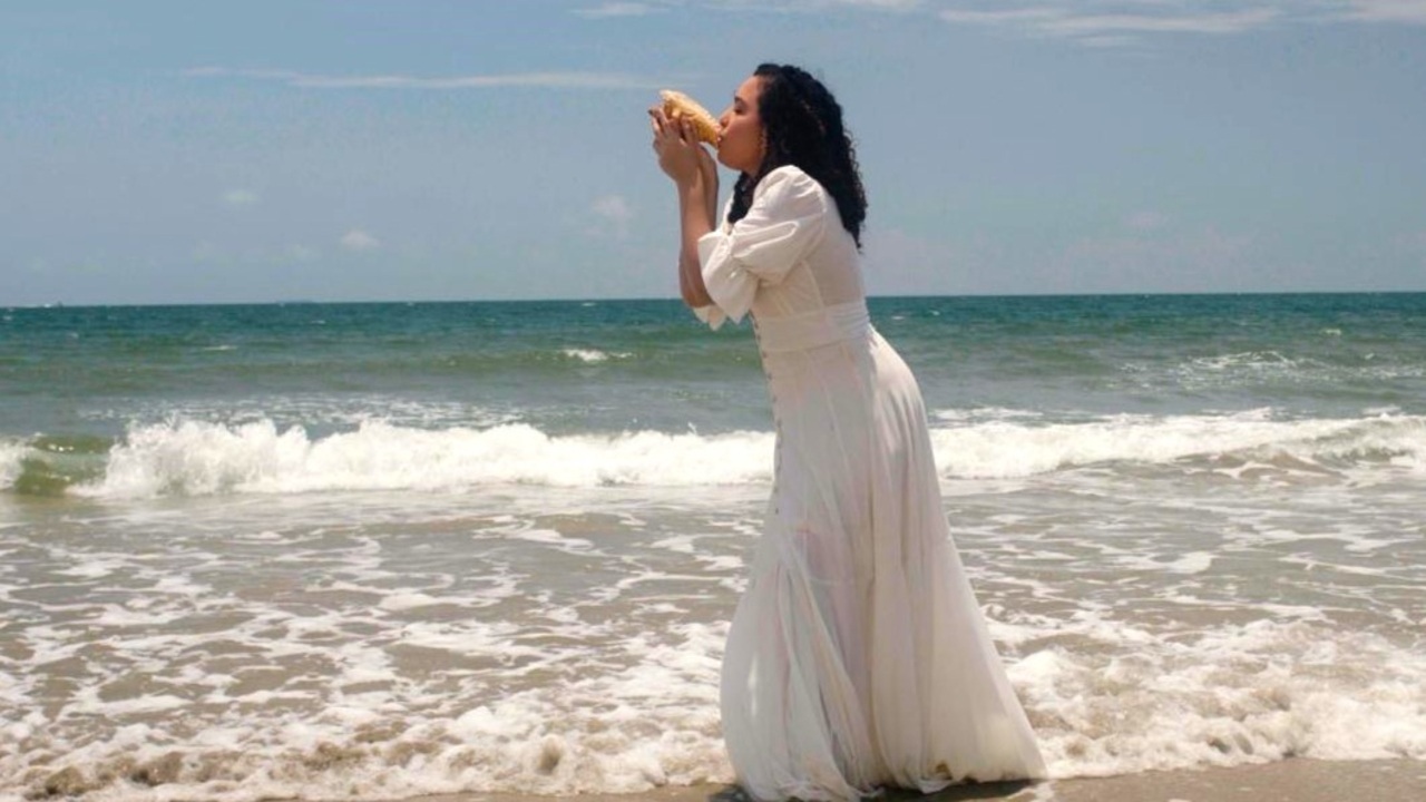 La egresada del programa de música María Rodríguez presenta su primer lanzamiento musical, &amp;amp;quot;ABC de Porqués&amp;amp;quot;