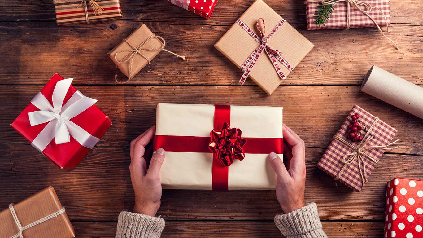 Что подарить другу на день рождения — идеи оригинальных и бюджетных подарков для друга на ДР