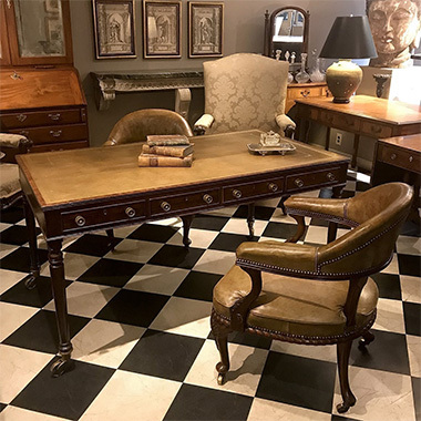 Два кресла и стол середины XIX века