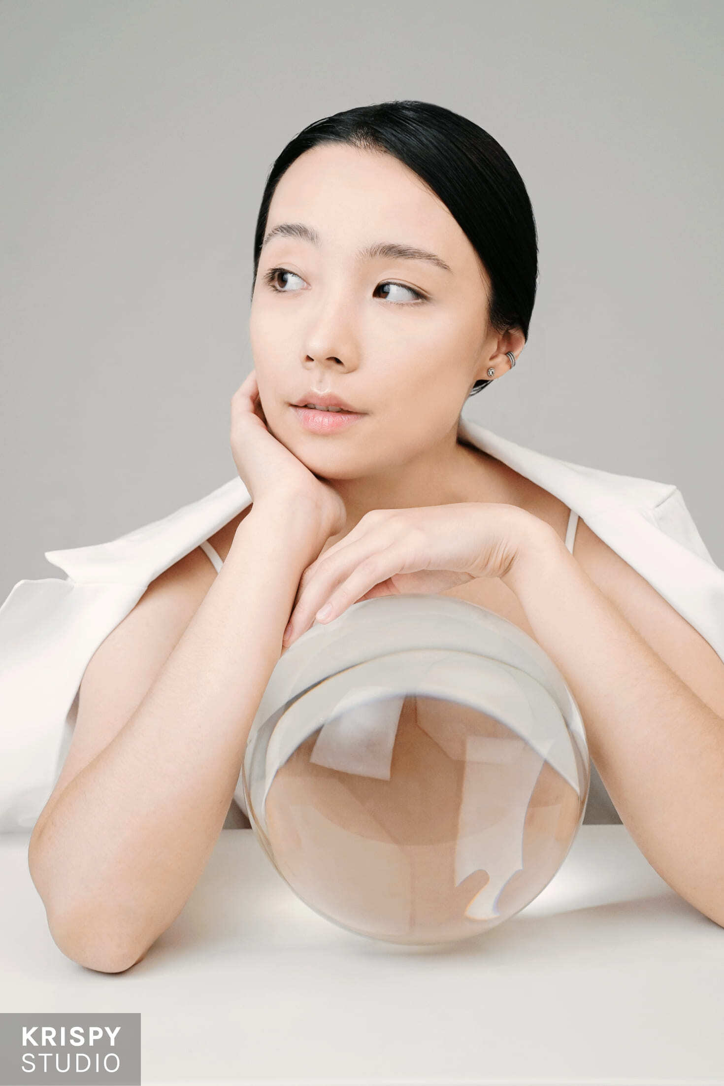 Профессиональная съемка модели с BB Cream Limoni: подбор образа, студия, реквизит, макияж и стилист.