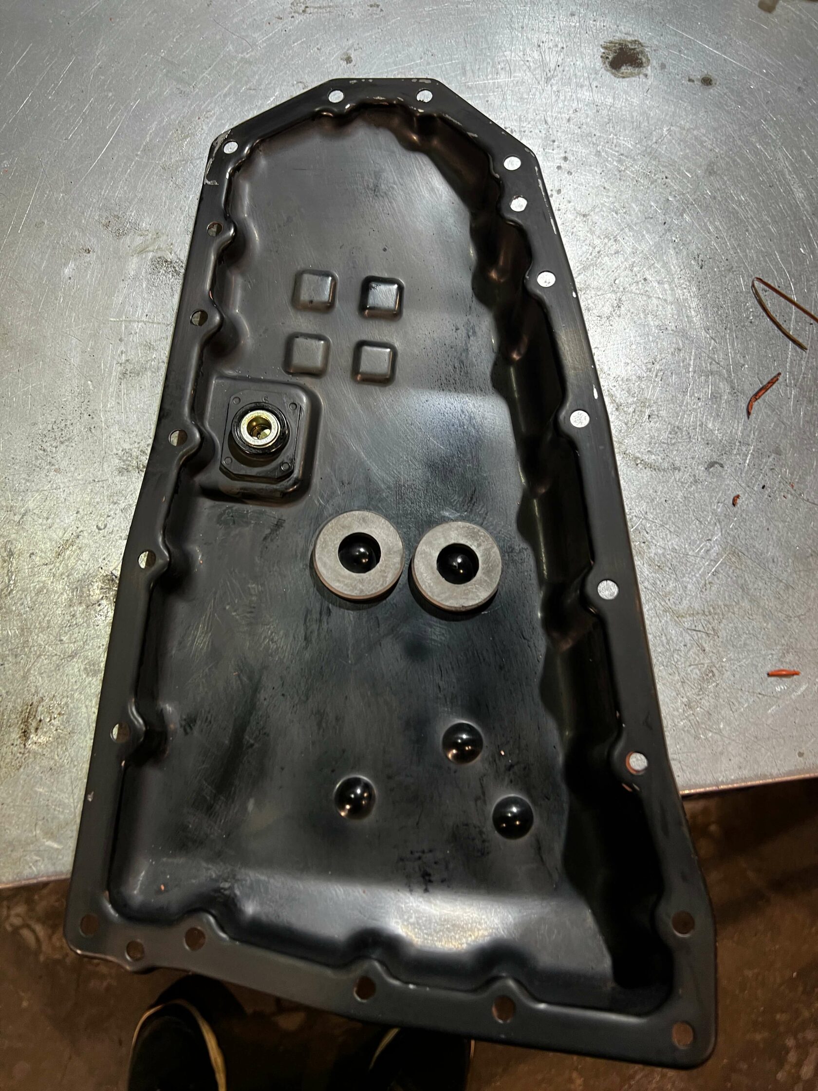 Очистка компонентов Помытый поддон и магниты вариатора