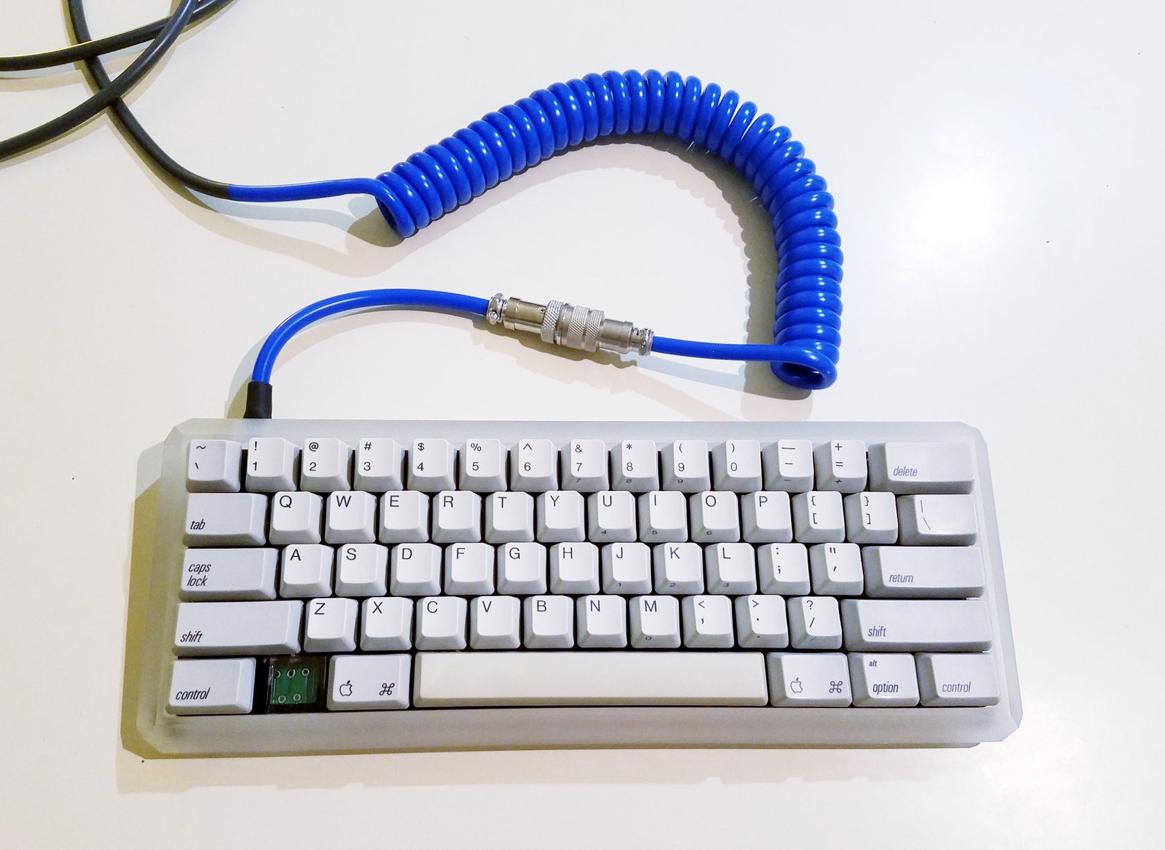 Спиральный провод для клавиатуры. Usb keyboard m87902 coil cable. Клавиатура type c. Coiled cable keyboard. Клавиатура usb type-c блютуз.