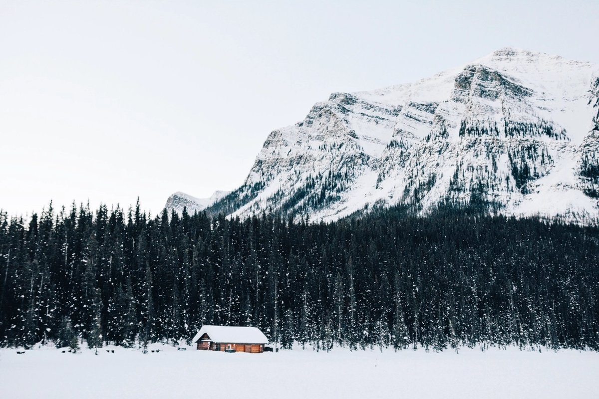 Где отметить день рождения зимой в Петербурге: snow cabin;winter house;snow forest