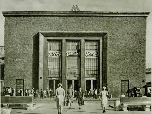 Вестибюль станции «Автозаводская» после постройки (в военные годы)